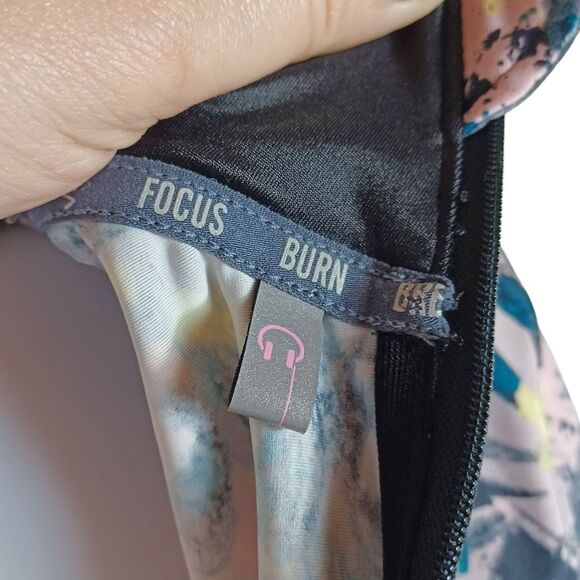 Victoria’s Secret VSX Knockout Floral Jacket M Zip Mesh Back Thumbholes Athletic - Picture 9 of 10